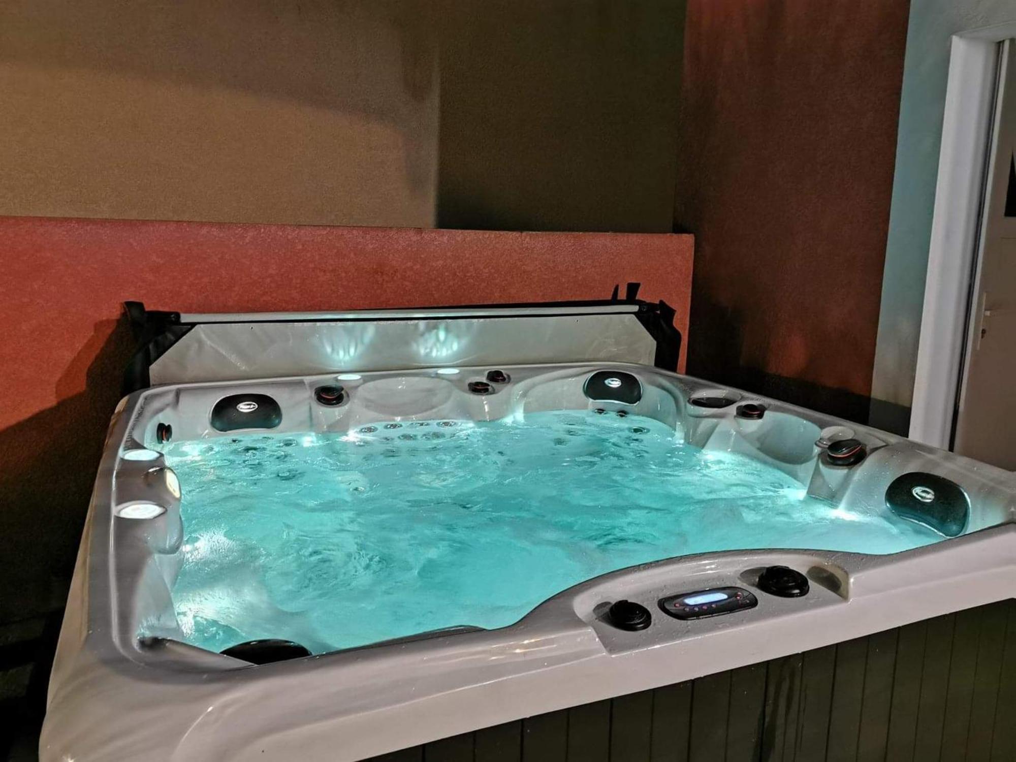 Villa Elegante A Carcassonne Avec Jardin Et Jacuzzi 外观 照片